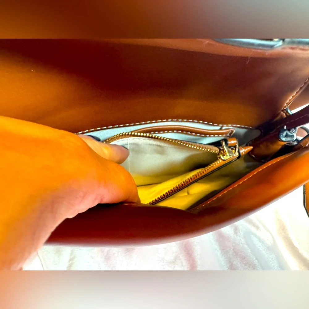 Tory Burch Crossbody Miller Bag Aged Camello Leather Logo Flap Discontinued Rare - Picture 7 of 13